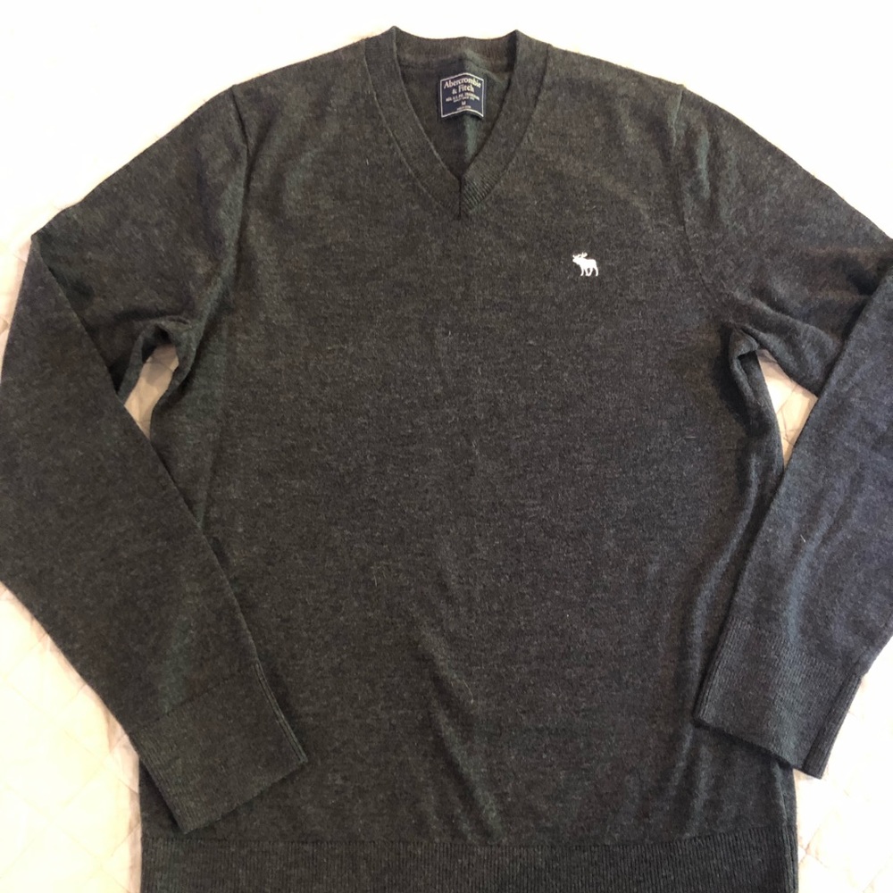 Abercrombie sweater. Charcoal grey. Size medium.